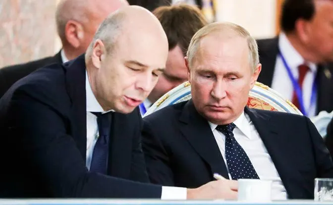 Депутат Госдумы сообщил, что глава Минфина заявил о необходимости корректировки бюджета‑2026. Дефицит уже достиг 5,9 трлн рублей, а конкретные решения по сокращению расходов и перераспределению средств пока не раскрыты.