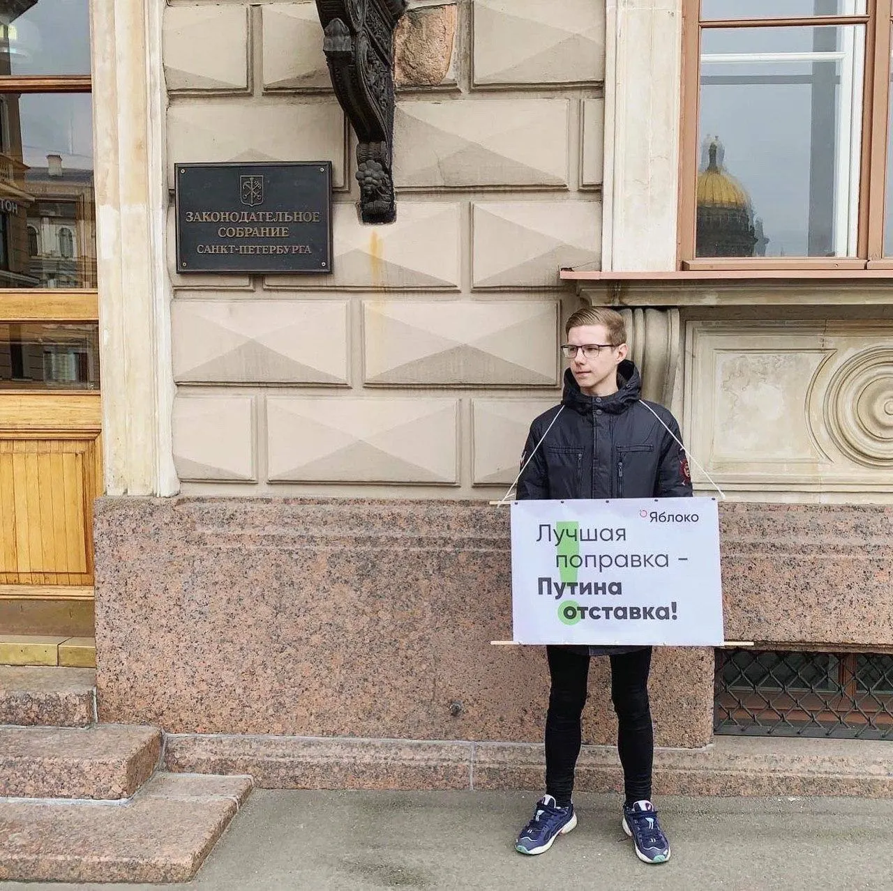 Вадима Ваганова объявили в федеральный розыск. Точная уголовная статья пока не называется. Ранее ему выписали административные штрафы по делу об иноагенте и за «ЛГБТ‑пропаганду», Минюст включил его в реестр «иностранных агентов».