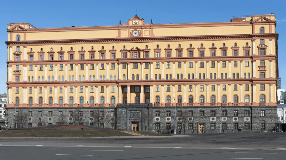 Руководитель Пограничной службы сообщил о нарушениях договорённостей по границе, ограничениях на пересечение и наращивании военного присутствия у западных рубежей России; в ответ Россия принимает законодательные и дипломатические меры.