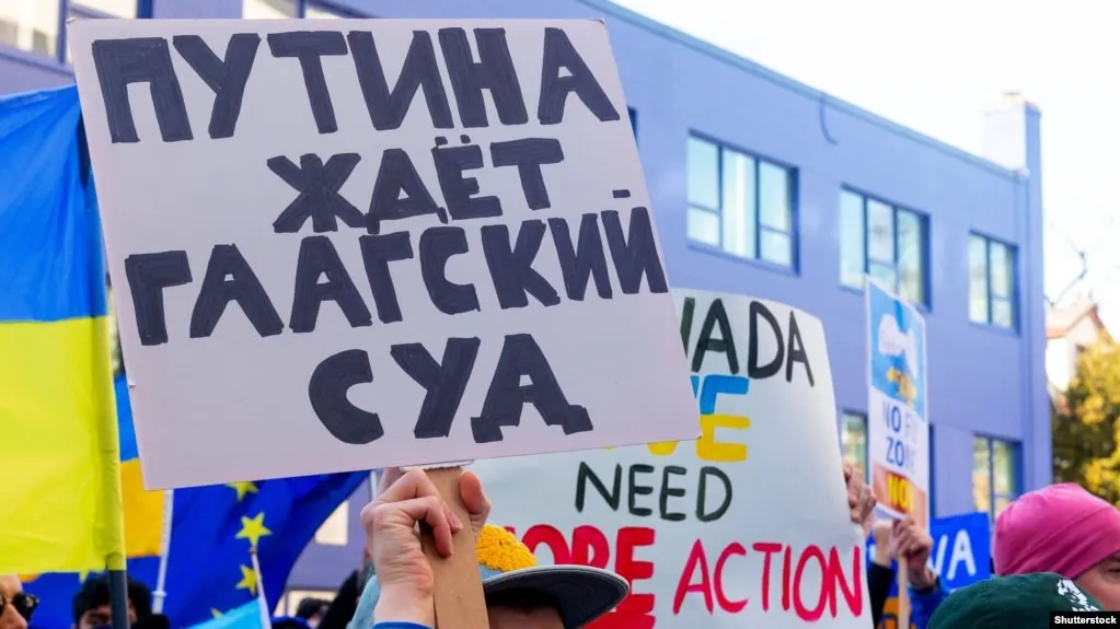 Комитет министров Совета Европы поддержал расширенное соглашение о создании руководящего комитета специального трибунала по преступлению агрессии против Украины; 36 стран и ЕС заявили о намерении присоединиться, Нидерланды готовы принять начальную фазу в Гааге.