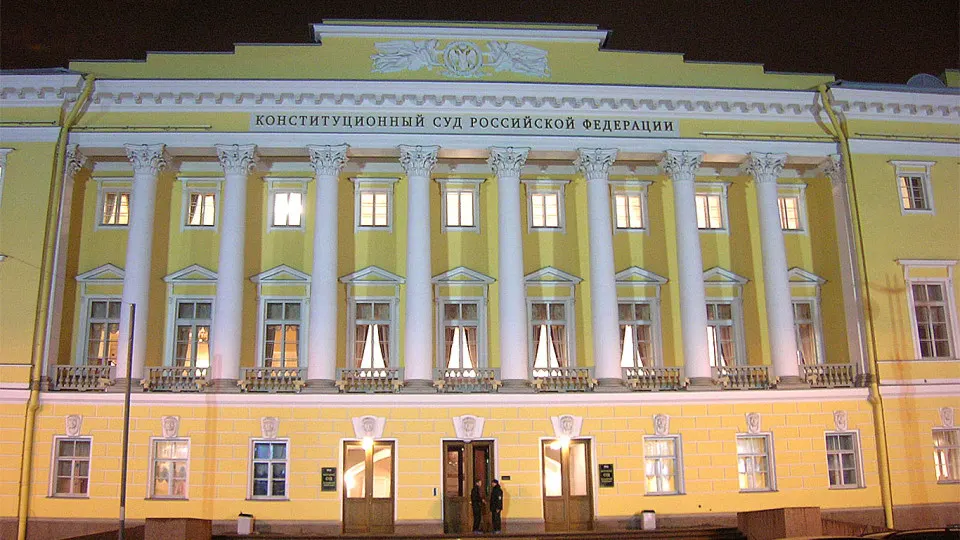 Председатель Конституционного суда заявил, что антикоррупционные иски не должны подчиняться обычным срокам давности. Это решение легитимирует инструмент, который уже привёл к масштабным деприватизациям и передаче активов государству.