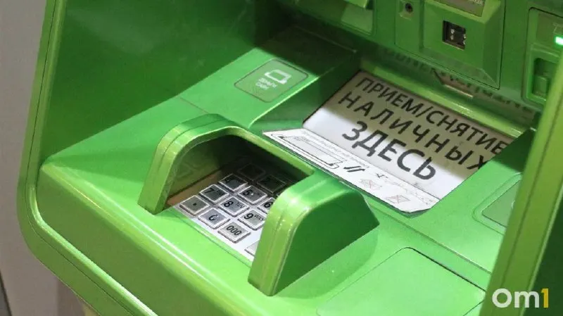 Лимиты — до 25 000 ₽ за операцию, до 50 000 ₽ в сутки и до 200 000 ₽ в месяц. Банка России также предложил обязать 12 крупных банков принимать трансграничные переводы через СБП.