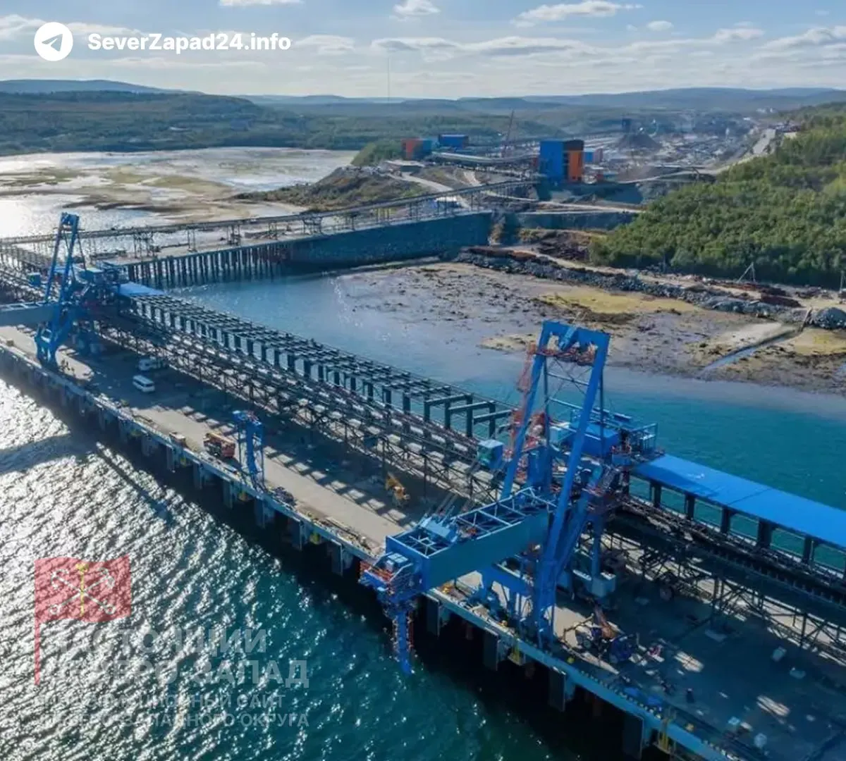 Терминал, рассчитанный на 18 млн тонн в год, в 2025‑м перевалил около 1 млн тонн. В проект уже вложили десятки миллиардов рублей, проверки выявили финансовые нарушения, а экологи предупреждают о рисках из‑за хранения угля под открытым небом.