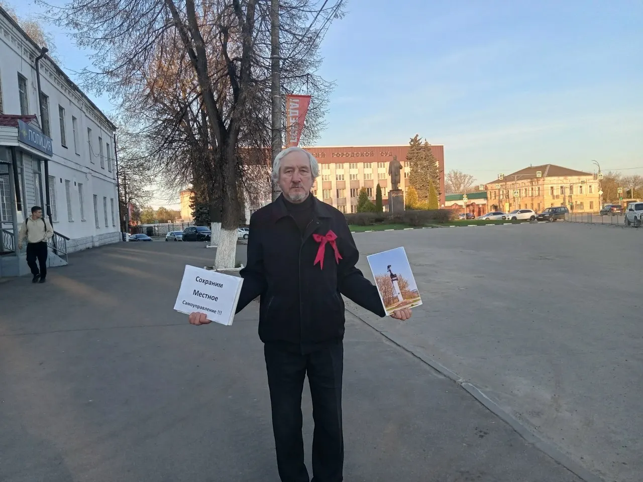 Юрия Саенко из Александрова признали виновным по ч. 2 ст. 20.2 КоАП — утверждается, что его одиночный пикет был «несогласованным мероприятием». Санкция и размер наказания не сообщаются.
