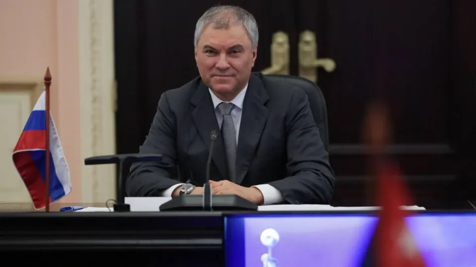 Спикер Госдумы заявил, что использование западного оружия и спутниковых систем для ударов по гражданским объектам может вынудить Россию ответить «оружием, не оставляющим следов». Его заявление последовало за атаками вокруг Старобельска и массированной ответной операцией по Киеву.