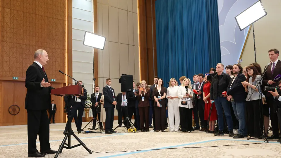 На пресс‑конференции по итогам саммита ЕАЭС в Астане президент предупредил о рисках евроинтеграции для Армении и заявил, что Россия даст жёсткий ответ на возможные удары по Калининградской области.