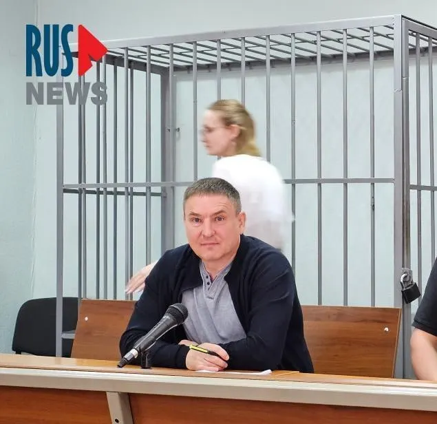 Правозащитник Алексей Соколов пожаловался, что в карцере дают бумагу и ручку лишь на полтора часа в день, из‑за чего арестованные и подследственные не успевают подготовиться к заседаниям. Суд посчитал такую практику законной. Ранее Соколова направляли в психбольницу и помещали в карцер; в отношении него также выдвигали обвинения, в том числе в «госизмене».