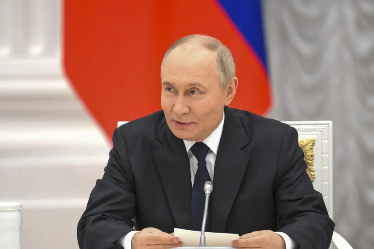 Во время общения с журналистами президент заявил, что Россия готова дать решительный ответ на любые попытки атаковать российские базы ПВО в Калининградской области.
