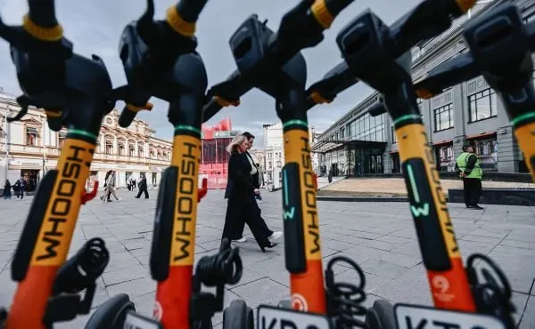 Министерство предлагает закрепить в законе возможность подтверждения личности по биометрии при аренде электросамокатов; эксперимент собираются провести на территории «Сириус», повсеместного ввода пока не планируется.