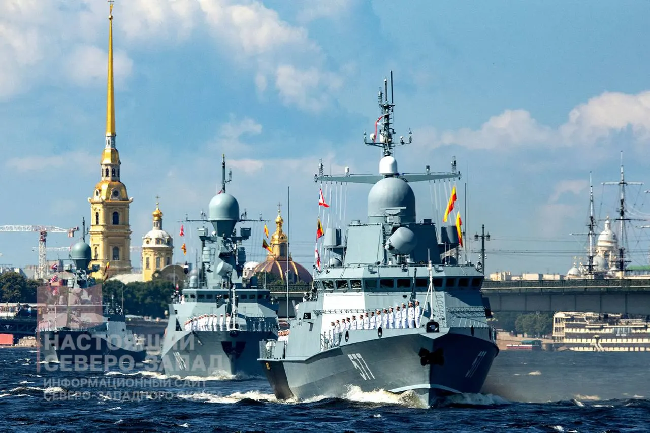 Минобороны приняло решение не проводить традиционный парад ко Дню ВМФ в Петербурге — это уже вторая отмена или сокращение морской части мероприятия за несколько лет.
