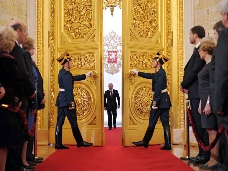 Сегодня Владимир Путин произнесёт большую речь на пленарном заседании ПМЭФ — обращение, посвящённое военной операции в Украине и вмешательству НАТО. Начало запланировано на 16:00 по Самаре.