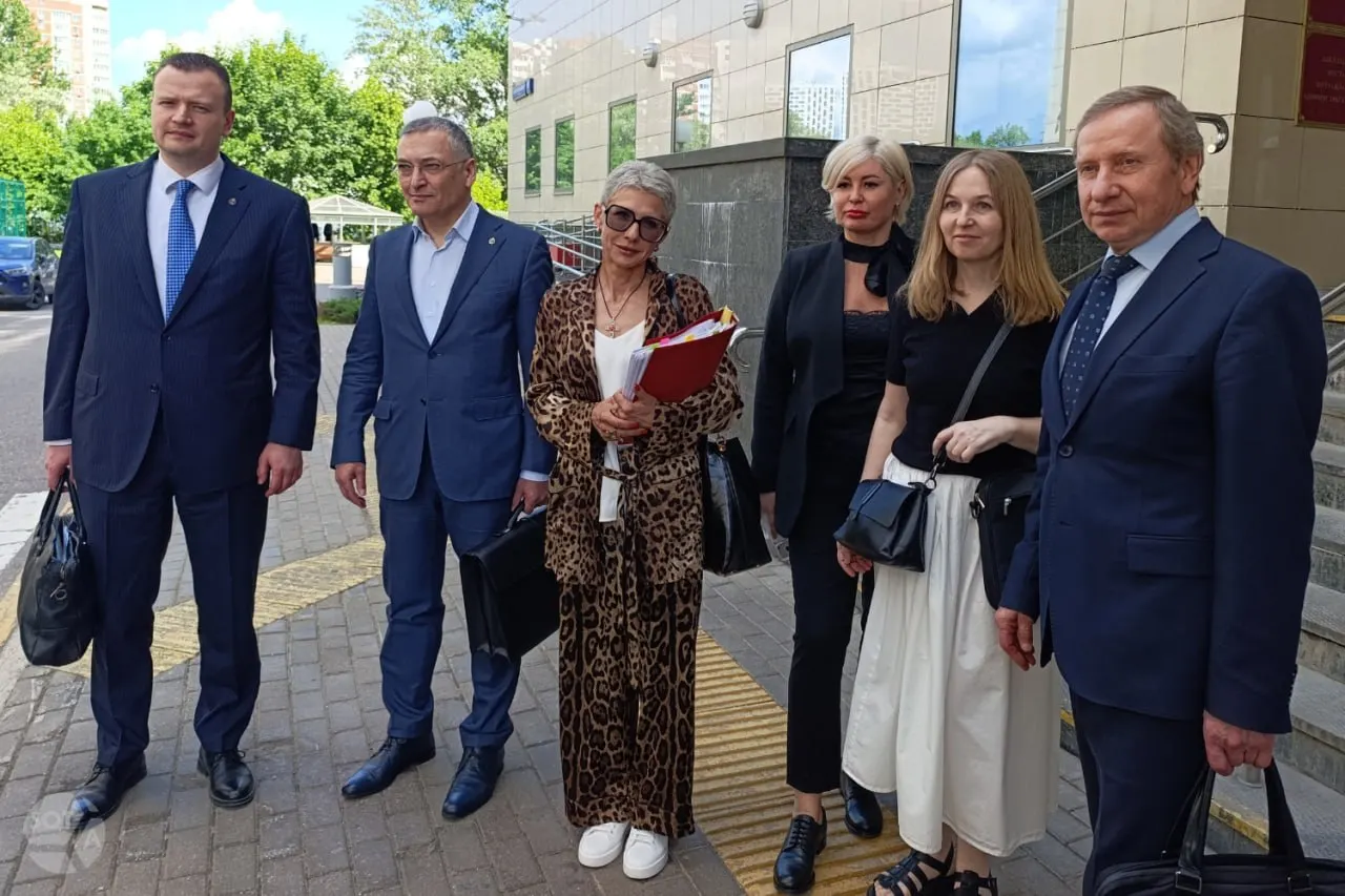 Апелляция оставила в силе решение о лишении статуса Алексeя Басистова, Дмитрия Проводина и Юлия Тая; представители защиты настаивают, что это внутренняя корпоративная процедура и лишить статуса может только Совет адвокатской палаты.