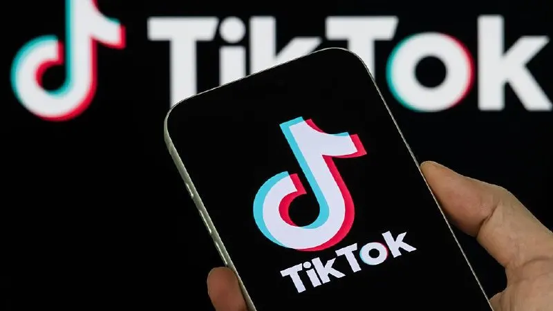 Российский регулятор взыскал с TikTok штраф в 3 млн рублей: платформа не удалила два ролика, которые признали пропагандой нетрадиционных сексуальных отношений. Ранее Верховный Суд объявил «Международное движение ЛГБТ» экстремистской организацией.
