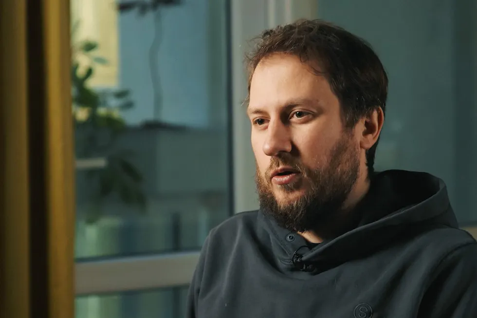 4 июня Росфинмониторинг включил проект «ОВД‑Инфо» в список организаций с пометкой «экстремистская/террористическая». Директор организации рассказал, как команда действует сейчас, какие меры приняты и какие рекомендации дают поддерживающим.