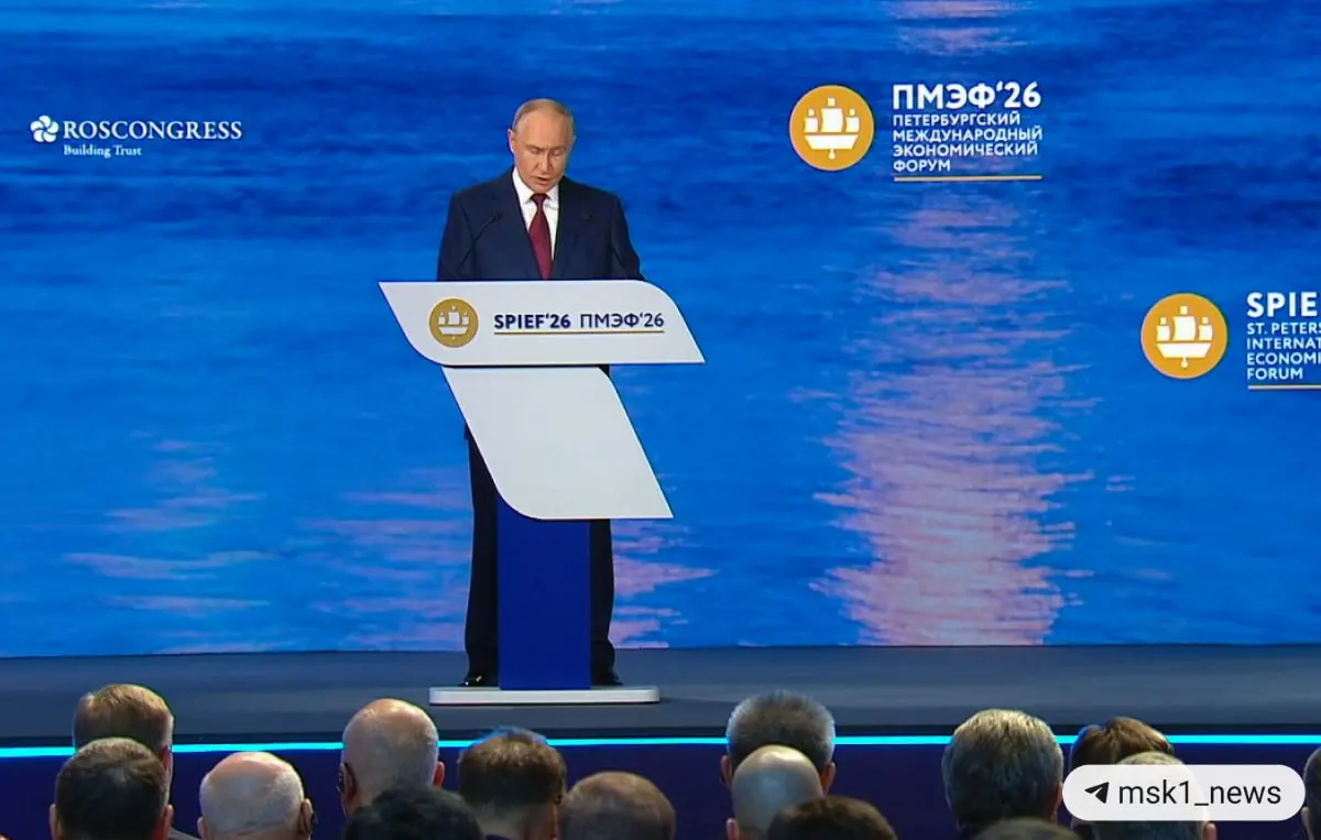 Президент назвал искусственный интеллект, автономные системы и платформенные решения технологиями будущего и подчеркнул конкурентные преимущества РФ в атомной энергетике.