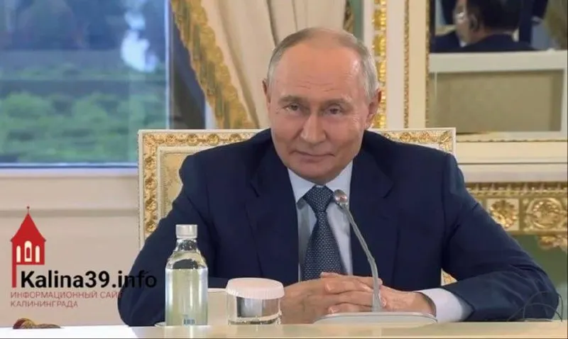 На ПМЭФ президент сообщил, что реальные доходы выросли более чем на 28%, а зарплаты — более чем на 25%, при этом жители отмечают рост цен и экономят на повседневных расходах.