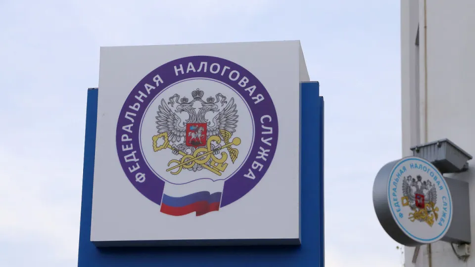Налоговая служба направляет письма трудоспособным и безработным, которые покупают недвижимость или автомобили при отсутствии официальных доходов — это часть мер на фоне роста наличных расчётов и дефицита федерального бюджета.