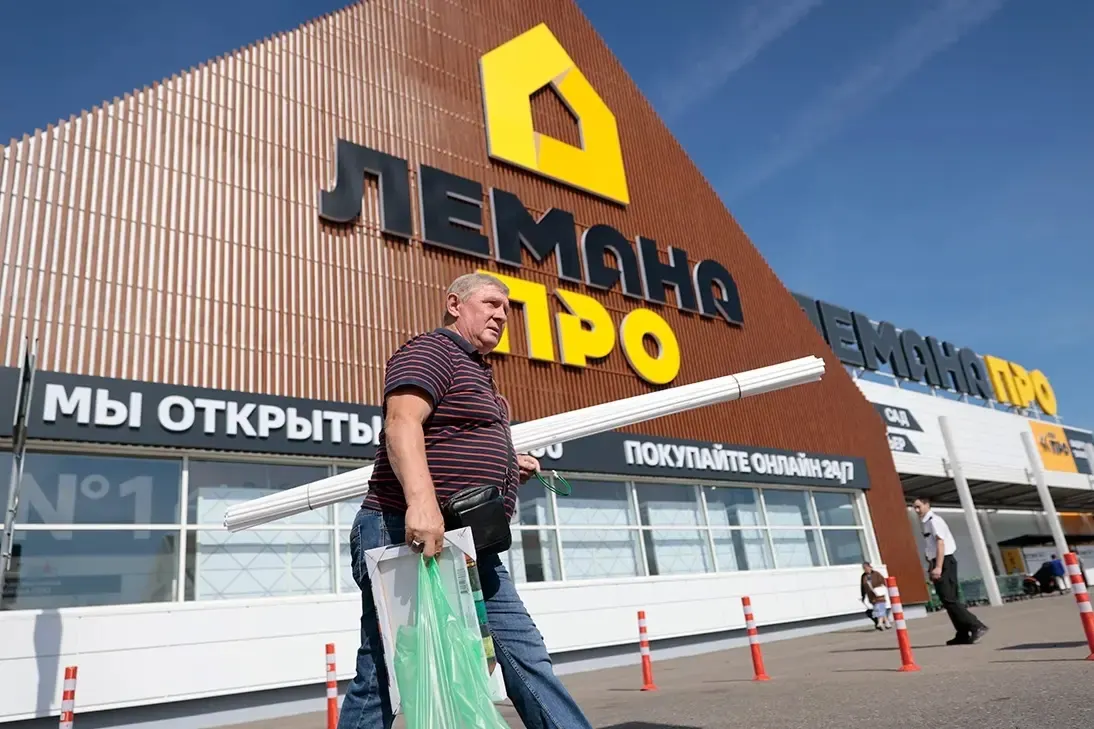 Назначение Дениса Исаева на пост генерального директора Ле Монлид раскрывает цепочку управляемых активов FM Logistic и сопутствующие судебные решения.