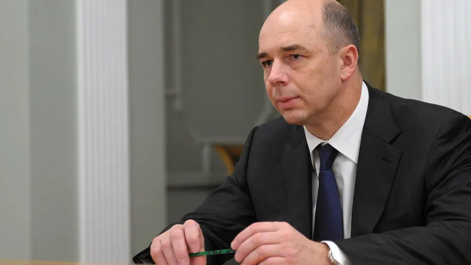 Министерство финансов использует нейросети для подсказок при распределении бюджетных средств, однако окончательные решения остаются за специалистами. Применение технологий развивается на фоне рекордного дефицита бюджетов в 2025 году.