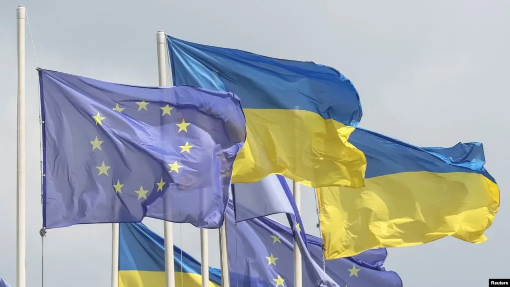Евросоюз единогласно одобрил изменения в бюджет для выделения Украине кредита на 90 млрд евро и согласовал 20-й пакет санкций против России. Первые средства Киев рассчитывает получить в конце весны – начале лета.