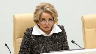 Спикер Совфеда Валентина Матвиенко назвала «обезлюживание территорий» стратегической угрозой и призвала россиян переезжать из мегаполисов в просторные дома, заводить большие семьи и массово сажать цветы на дворовых территориях на фоне рекордно низкой рождаемости.