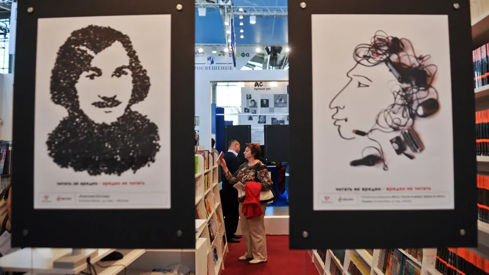 Книги Пушкина, Гоголя, Тургенева, Толстого и Булгакова в электронных сервисах получили предупреждающие пометки в рамках закона о запрете «пропаганды» наркотиков, хотя многие из этих произведений не входят в рекомендованный перечень для специальной маркировки.