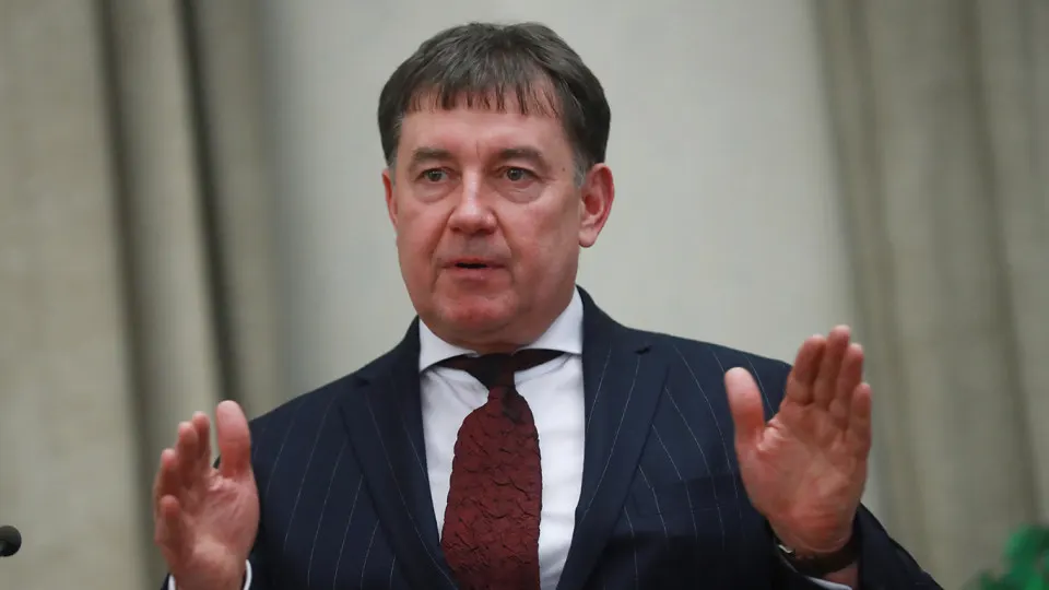 Мосгорсуд оставил в силе решение о национализации сети отелей Marton и более 100 объектов недвижимости, связанных с бывшим председателем Совета судей России Виктором Момотовым, которого Генпрокуратура связывает с криминальными авторитетами и нелегальным бизнесом.