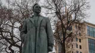 Президентским указом Академии ФСБ вновь присвоено имя Феликса Дзержинского, основателя ВЧК и организатора красного террора. Решение объясняется «заслугами личного состава» и «выдающимся вкладом» Дзержинского в обеспечение государственной безопасности.