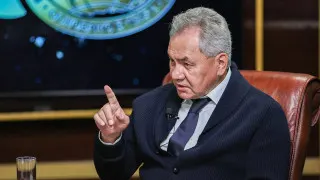 Секретарь Совета безопасности РФ Сергей Шойгу сравнил действия властей Молдовы в отношении Приднестровья с ситуацией вокруг Донбасса после 2014 года, обвинил Кишинев в экономической и транспортной блокаде региона и предупредил о готовности России защитить российских граждан в случае обострения.