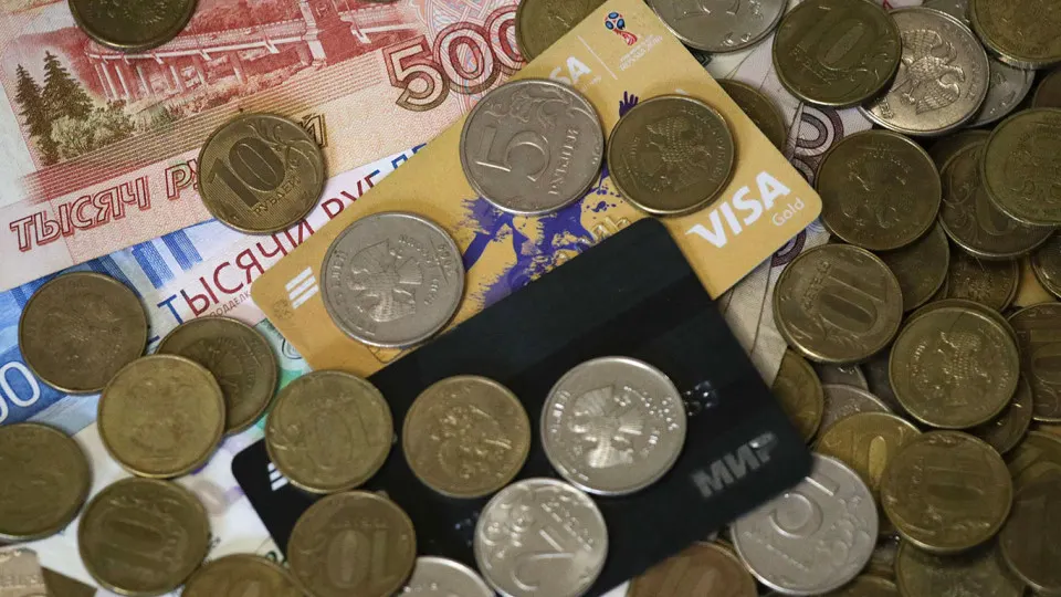 ЦБ, ФНС и Минфин планируют ввести «красные флаги» для классификации переводов между гражданами как доходов от предпринимательской деятельности, формализовать обмен данными по ИНН и автоматизировать проверки при превышении порогов.