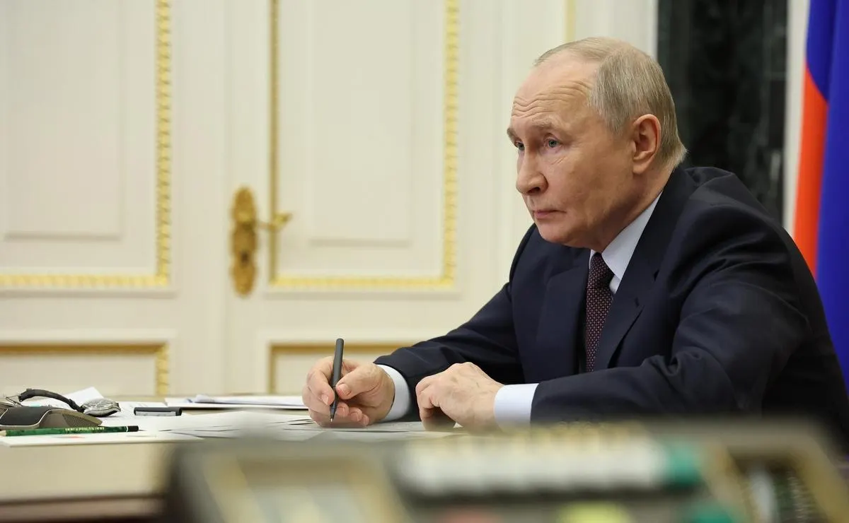 Путин заявил, что ограничения доступа к интернету в российских регионах допустимы ради безопасности и должны оставаться в приоритете, даже несмотря на неудобства для граждан.