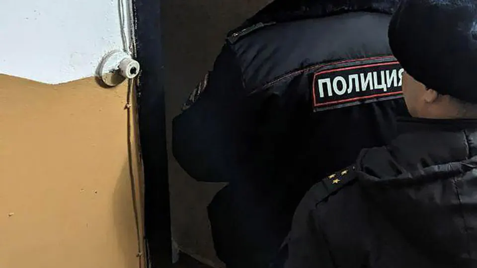 Двое молодых людей задержаны, один из них — несовершеннолетний. Возбуждено дело о хулиганстве на фоне масштабной блокировки Telegram и резкого скачка загрузок VPN в России.