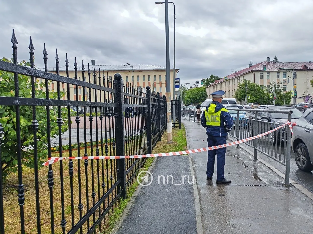 В Нижнем Новгороде здание областного суда получило повреждения после подлёта беспилотников; пострадавших по предварительным данным нет. Ночью по всей стране противовоздушные силы сбили десятки БПЛА.