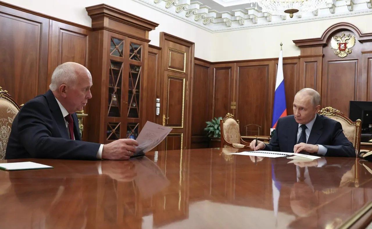 Глава «Ростеха» сообщил, что серийный запуск МС‑21 и «Суперджета‑100» перенесён на следующий год. Ранее сроки смещались, а целевые объёмы производства на 2030‑е годы также пересмотрены.