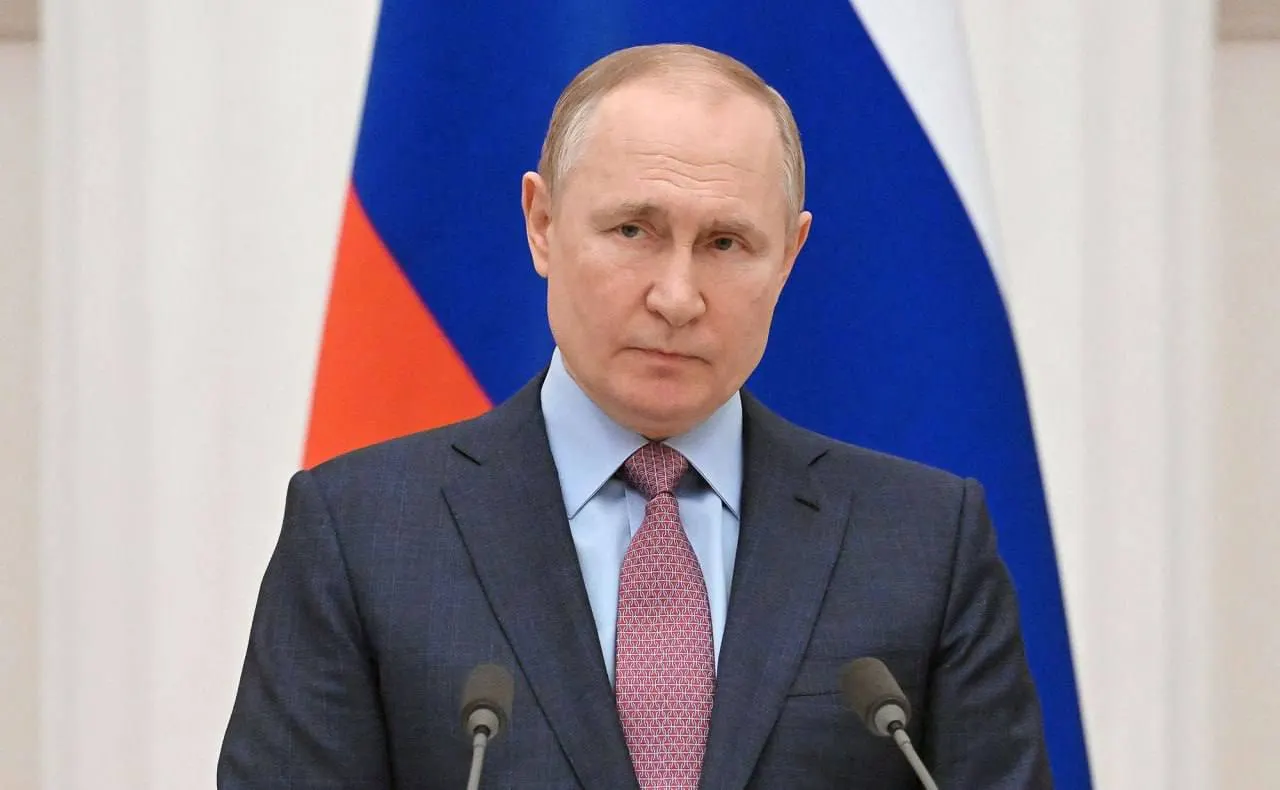 Президент предупредил, что искусственный интеллект постепенно заменяет низкоквалифицированных работников, и этот процесс необратим и необходи­мость адаптации будет расти.