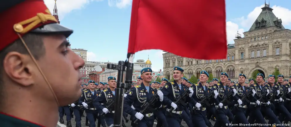 Власти сократили или отменили празднование Дня Победы в ряде регионов: в Москве и некоторых городах военная техника на параде не будет задействована. Разбираемся с причинами решения и возможными политическими последствиями перед выборами.
