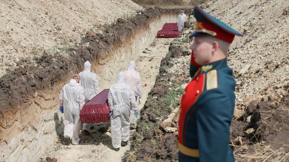 По документальному анализу поимённых списков, реестра наследственных дел и судебной статистики получена минимальная оценка потерь — около 352 тысяч погибших с начала полномасштабного вторжения по конец 2025 года.