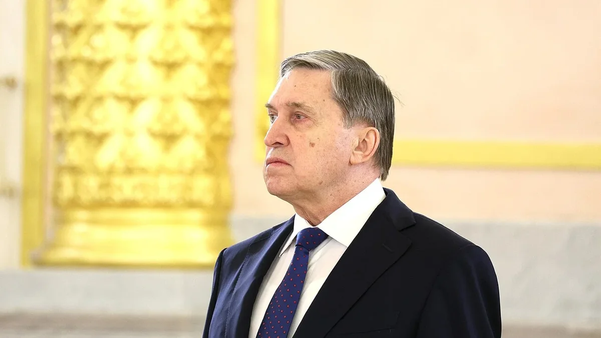 По словам помощника, конфликт не прекратится, пока не будет вывода украинских войск из Донбасса. Он отметил активные телефонные контакты с США, а Путин готов встретиться с Зеленским при условии окончательных соглашений.
