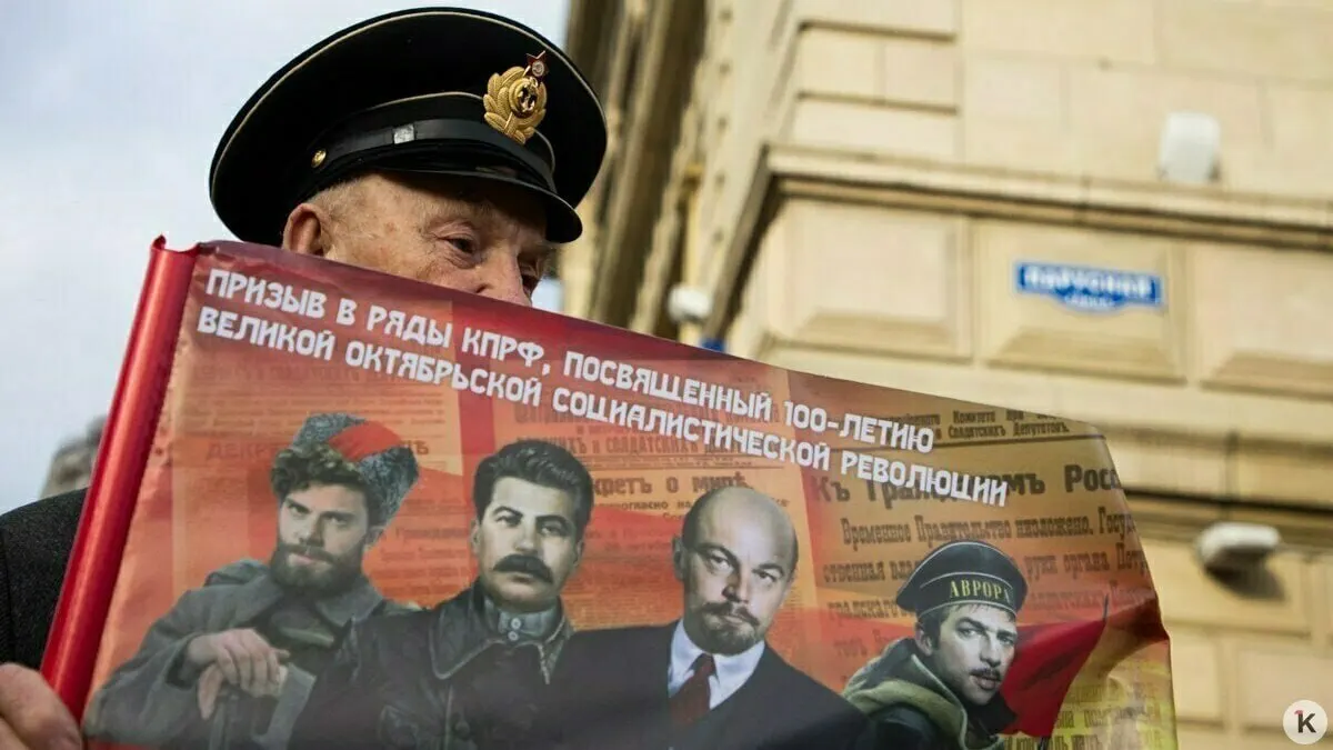 Новые правила, введённые в 2026 году, запрещают использовать в предвыборной агитации образы умерших (в том числе исторические фигуры и вымышленные персонажи) и голос, созданный искусственным интеллектом. Материалы, связанные с «иностранными агентами», должны сопровождаться пометкой.