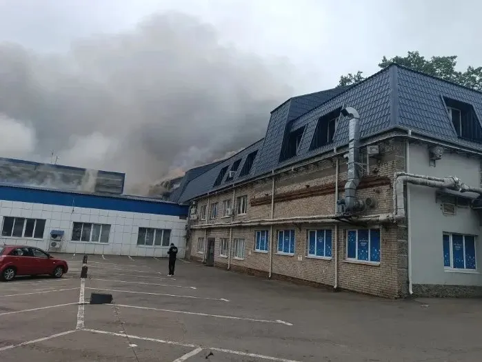 18 июня по Московской области и столице нанесена одна из крупнейших за два года атак беспилотников: на подлёте к Москве сбито около 190 аппаратов, зафиксированы пожары и повреждения инфраструктуры, аэропорты временно ограничили работу.