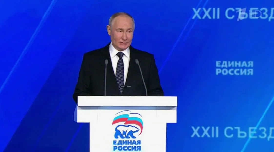 Кремль не исключает участия президента в съезде «Единой России» 28 июня. Его появление может повысить поддержку партии на фоне снижения рейтинга.