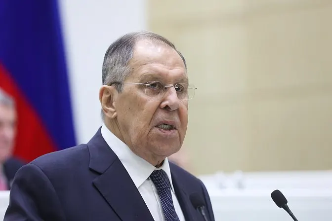 Глава МИД РФ заявил, что Еревану предстоит выбор между ЕАЭС и ЕС, и что из‑за несовместимости правил вопрос членства требуется урегулировать быстро.