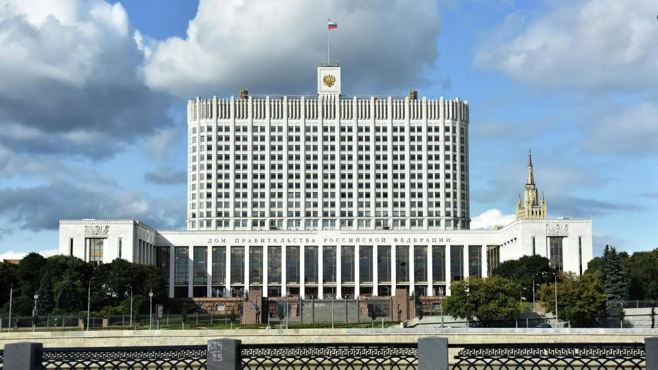 В Госдуму внесён законопроект о полной или частичной компенсации утилизационного сбора для семей с тремя и более детьми. Кабмин раскритиковал инициативу, указав на дополнительные бюджетные расходы и отсутствие источников финансирования.