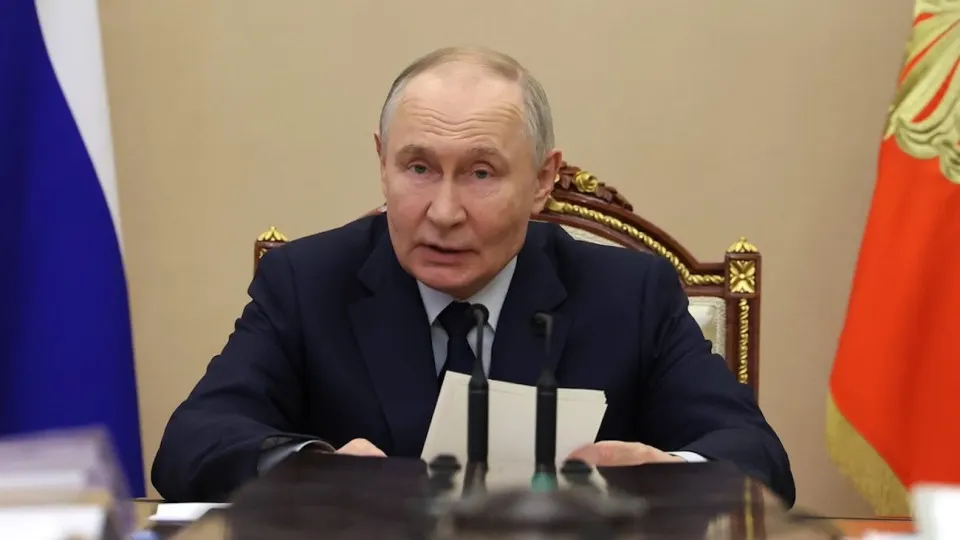Президент заявил, что инвестиционной паузы нет, назвал причины сдержанности и указал на принимаемые меры на фоне рекордного снижения вложений.