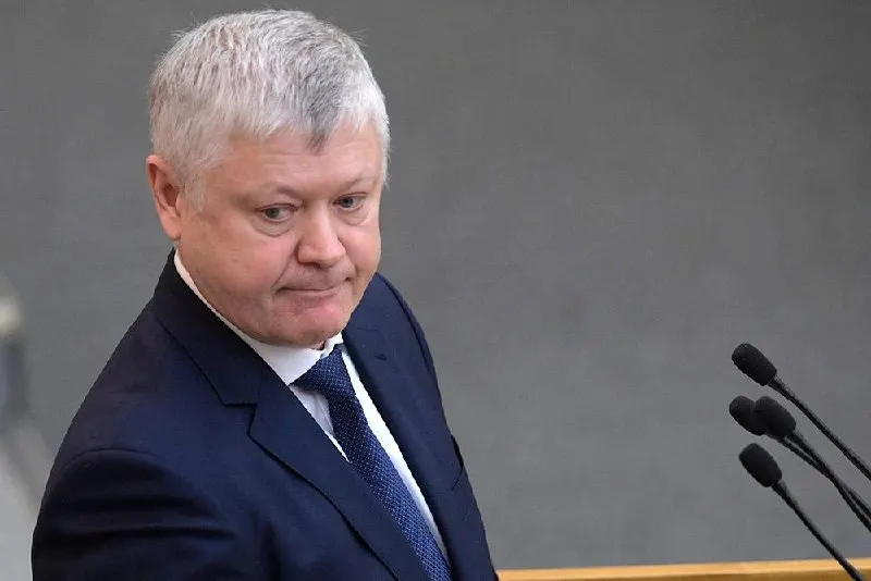 Председатель комитета по безопасности заявил, что свыше 360 зарубежных структур признаны враждебными и выдворены из РФ; более 60 — по материалам его комиссии. По его словам, принятые законы защищают суверенитет в сфере образования, здравоохранения и выборов.