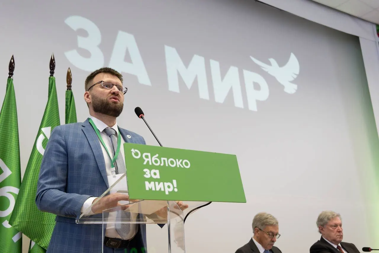 Ведомство отклонило просьбу Дорохова исключить его из реестра, ссылаясь на «факты ведения политической деятельности»: поздравления, судебные поездки, акции и участие в видеоролике.