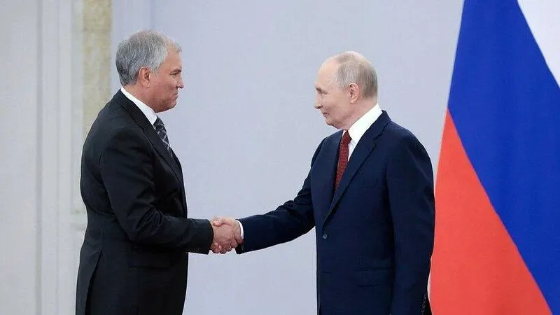 После награждения орденом «За доблестный труд» спикер Госдумы заявил, что президент способствовал созданию конкурентной партийной системы и укреплению парламентской демократии.