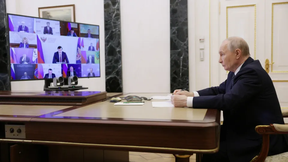 Глава государства одобрил предложение губернатора Забайкалья о создании распределённой сети небольших нефтеперерабатывающих заводов на фоне значительного сокращения переработки нефти и перебоев с поставками после атак беспилотников.
