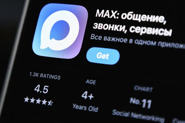 Антимонопольное ведомство потребовало от Apple до 15 июля устранить нарушения: дать возможность по умолчанию использовать российские поисковики и предустановить отечественные приложения. В противном случае компании грозит штраф до 4 млн руб.
