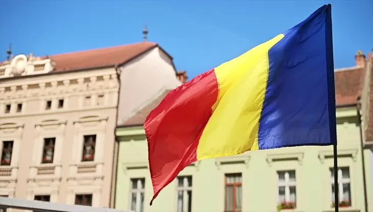 Бухарест объявил дипломата персоной нон грата после инцидента с тремя дронами; румынский МИД предъявил ему обломки одного из аппаратов и отозвал посла в Москве для консультаций.
